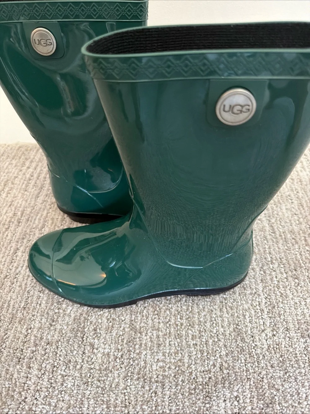 UGG Sienna -Glossy Pine Green waterproof Rain Boots -size 7